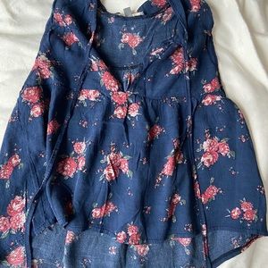 🔆NWOT flowy tie top